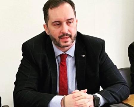 γη λ,